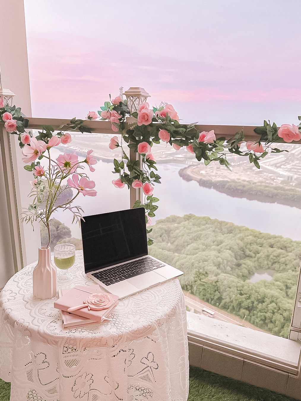 Work and take a break at this cozy stay which fits 2 pax (3 with extra bed*), and have fun exploring PIK, North Jakarta area. 🙌⁣⁣⁣⁣⁣⁣⁣

This full AC studio apartment provides 1 Queen Bed (and extra bed if needed), fast WIFI, smart TV (with Netflix Premium!), drinking water, microwave, stove, rice cooker, electric kettle, fridge and washing machine. Expect fresh towels, bed linen and blankets too. 🛌🎀💫

₊⁺⁎⋈ · LOCATION ₊⁺⁎⋈ ·
Gold Coast Apartment PIK - North Jakarta. Only 20 mins from Soekarno Hatta Airport. ✈️
⁣⁣⁣⁣⁣
Just few minutes to PIK Avenue Mall, Fresh Market and Taman Mangrove. A skip and a hop to Golf Island – which is famous for its Pantjoran China Town, Urban Farm, Batavia Cove, Central Market, East Coast, By The Sea. 😎🥂⁣⁣⁣⁣⁣⁣⁣

Hop a bit more and you’ll find yourself in PIK 2, bustling with Orange Groves, Land’s End, Aloha, IDS (Indonesian Design Center), Tokyo Hub, and many more. 🤩✨

₊⁺⁎⋈ · FACILITIES ₊⁺⁎⋈ ·
You can enjoy the huge outdoor swimming pool & children’s playground at GF. 🏊🌴☀️
1 adult = 1 access card. Get your extra access cards at the receptionist. Kids 10 years old and under can get in without access card. 👩🏻💻

Additionally, there’s an indoor pool, sauna, kids playground, fish pool, restaurant and gym at 1st floor. 🧖🏼🏋🏻

There are 2 convenience stores here at GF:
Family Mart at lobby Atlantic/Carribean, and Indomaret at lobby Bahama/Honolulu. 🛒✨

#hotel #staycation #jakarta #worklifebalance  