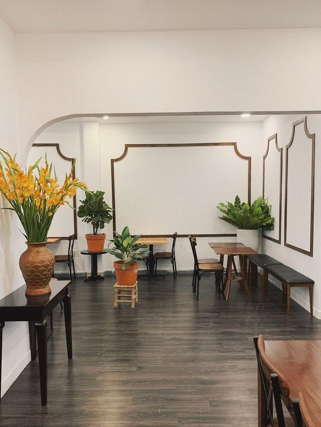 APRIL TEA SHOP 