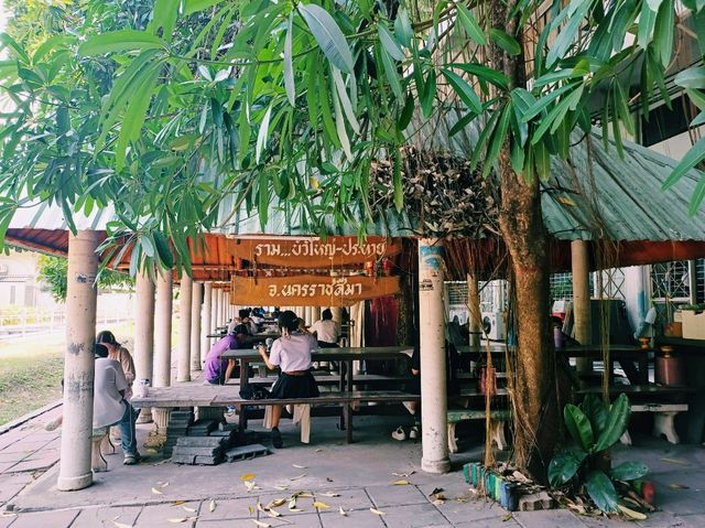 泰國曼谷湄南河畔大學校園百年歷史體育場一日遊行程，適合親子遊，適合打卡拍照📸