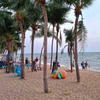 พักร้อน เล่นน้ำ หาดพัทยา