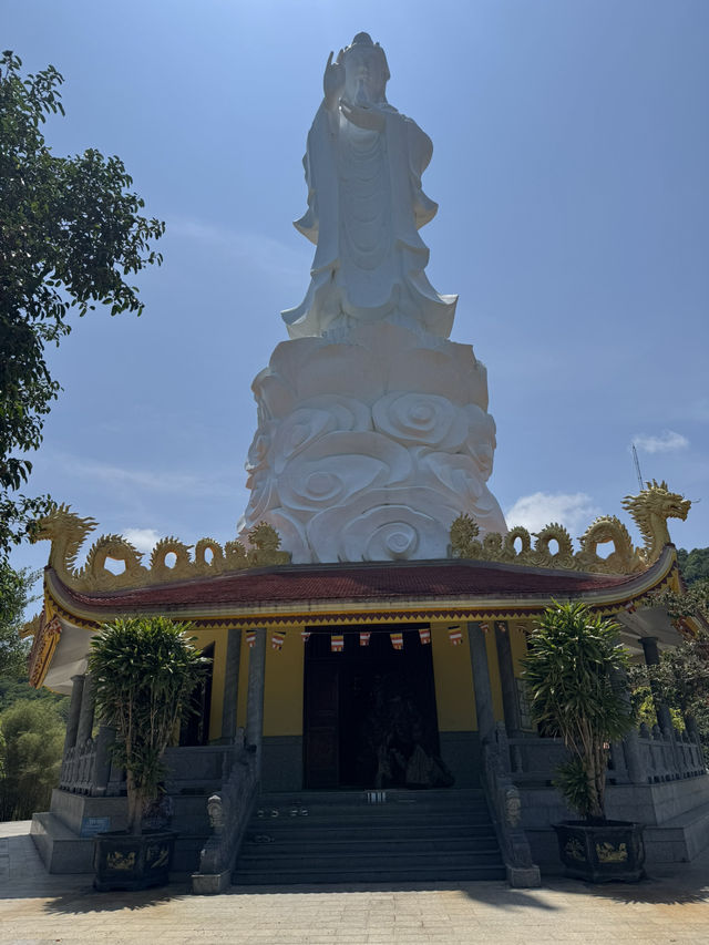 《靜謐聖地：富國島護國寺的心靈洗禮》