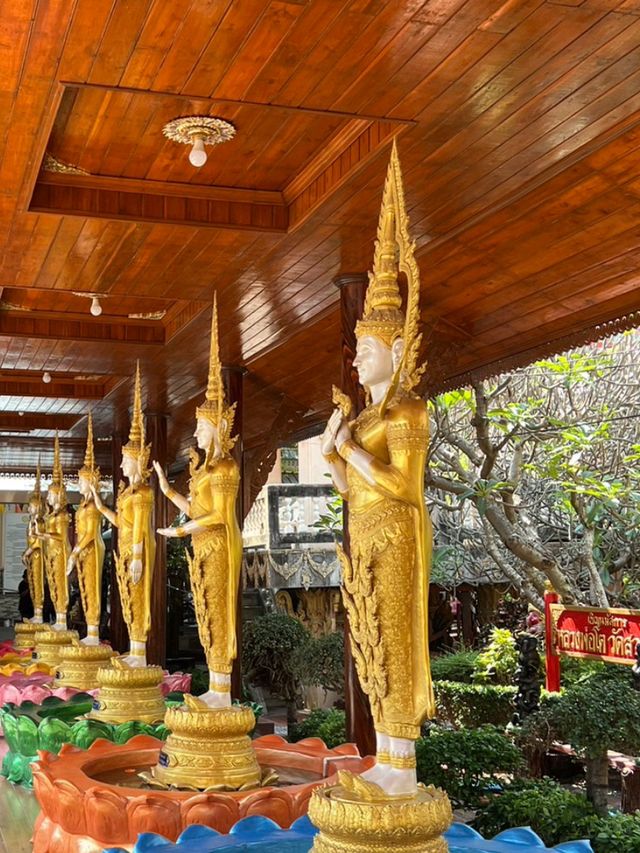 เที่ยวชมวัดเก่าแก่ อายุนับ100ปี