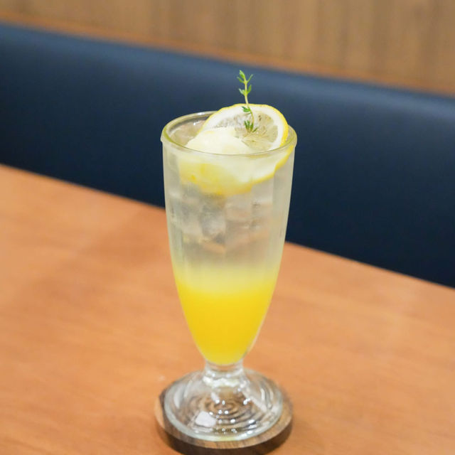 On the Table, Tokyo Cafe