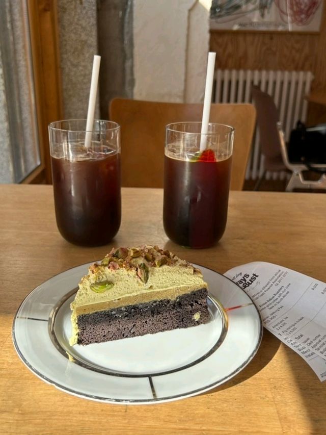 [🇰🇷ソウル] オルウェイズオーガストロースターズ – 温かみのある雰囲気が魅力のデザートカフェ