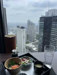 西新宿50樓的雲端午餐🍱視覺味覺與心靈的三重享受