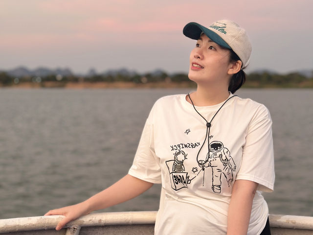 ชมพระอาทิตย์ตกที่สวยติดอันดับริมโขง! 🌅✨