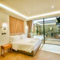 Mirror Mirror Hotel Cafe & Restaurant Rayong