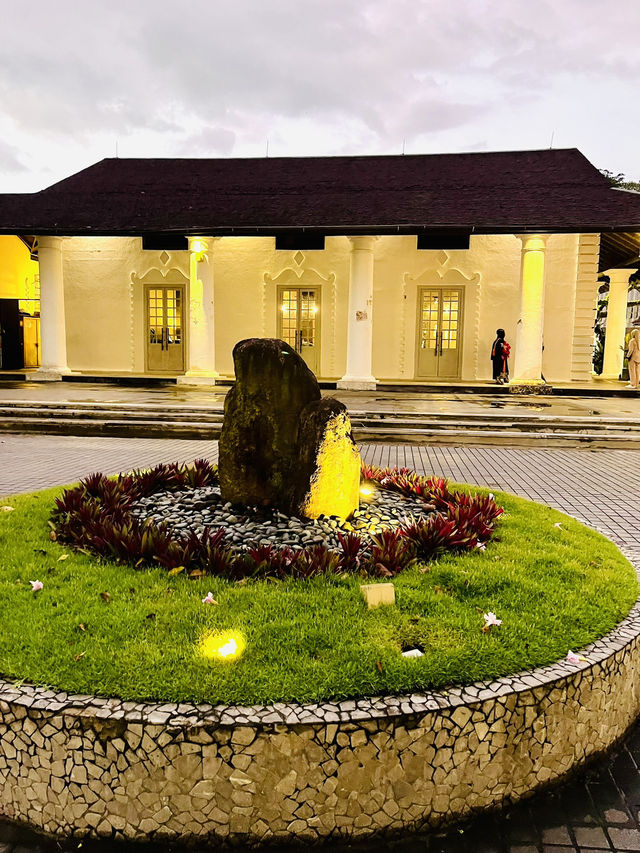 The Old Courthouse Kuching: A Timeless Colonial Landmark and Photogenic Gem 