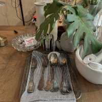 คาเฟ่หลบมุมย่านสาทร ร้าน Small Table 