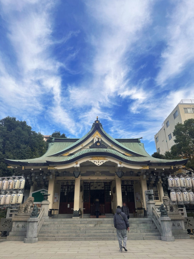 A Must-See in Osaka: The Striking Beauty of Namba Yasaka Shrine