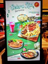 Sizzling Catches & Ocean Vibes at The Manhattan Fish Market