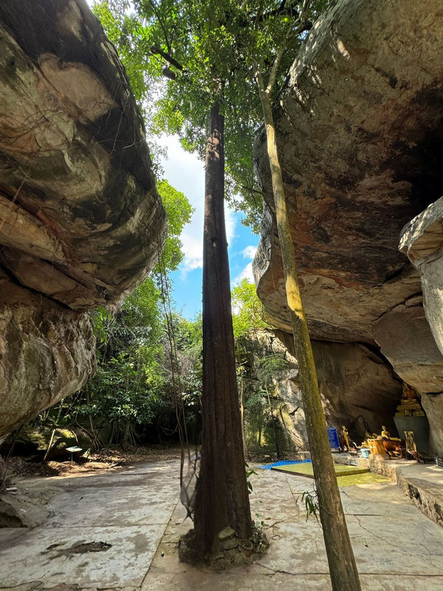 📍ชวนมาดู ภาพเขียนสีโบราณ ณ วัดจันทร์งาม โคราช