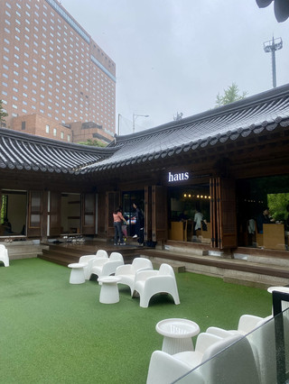Suasana seperti Hanok di jantung kota, House Coffee & Dessert di Jung-gu, Seoul