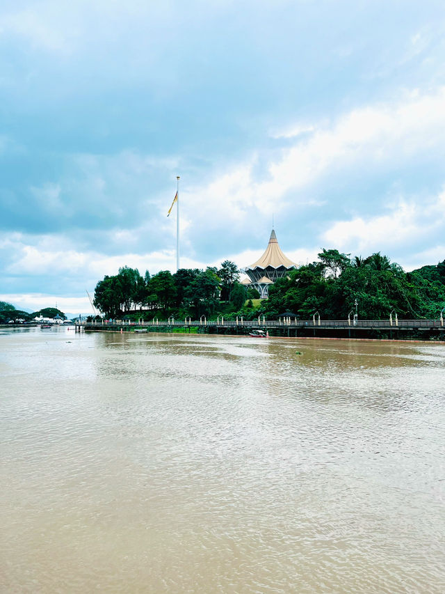 Kuching Waterfront Esplanade – A Scenic Must-Visit Along the Sarawak River
