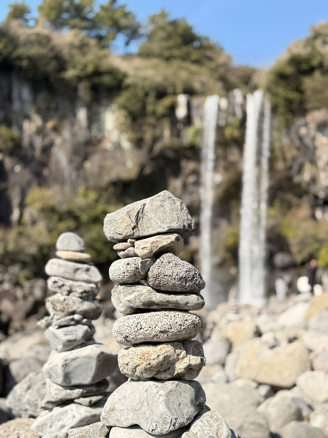 韓國濟州🍊｜開車幾7分鐘就能遠離塵囂 來「正房瀑布」走走吧⛰️