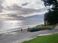  เดินเล่นริมทะเลที่ Cottesloe Beach