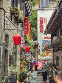 Urban Maze in the Mountains: Wandering through 山城巷