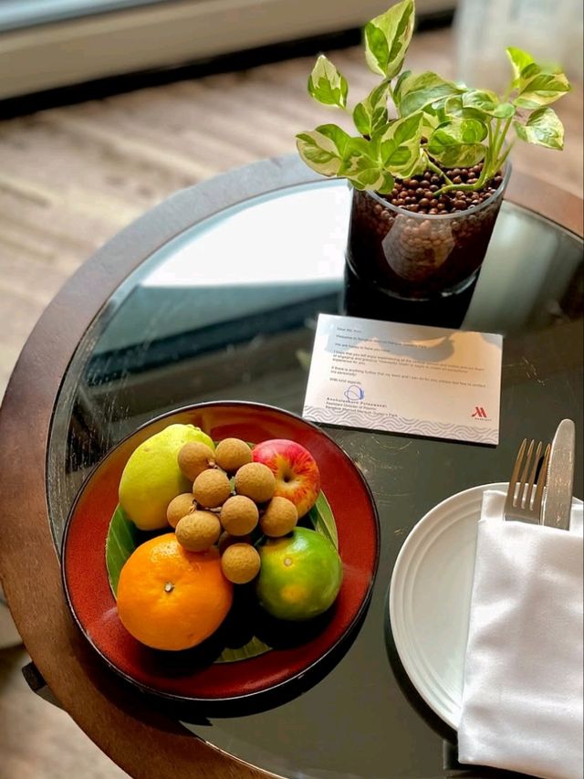 👑 A Royal Stay in the Heart of Bangkok! 🌴🌆✨