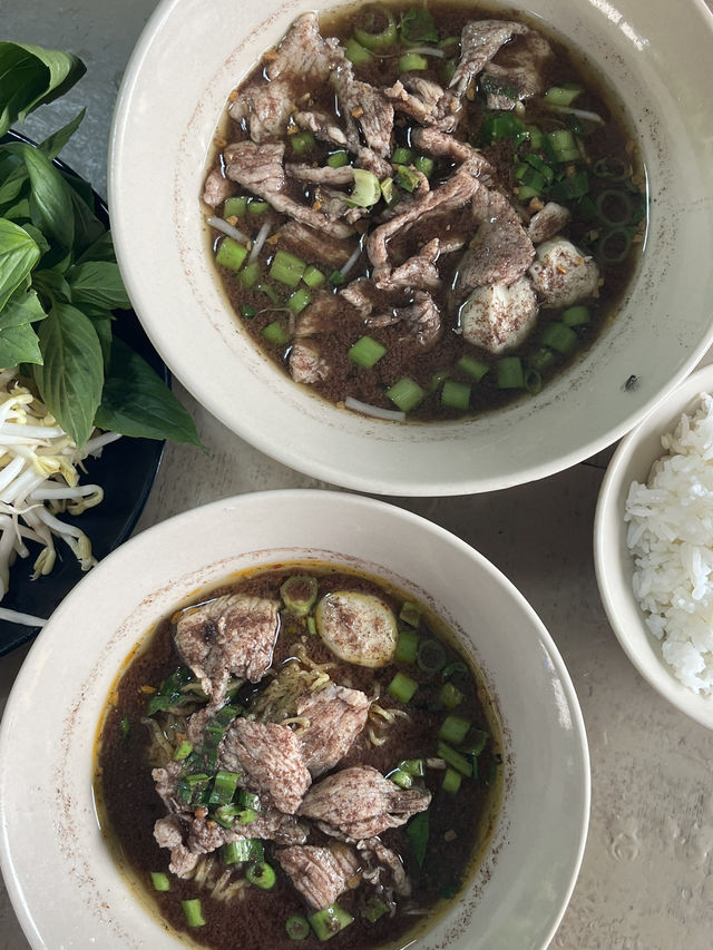 Exploring the foods in Hat Yai Village