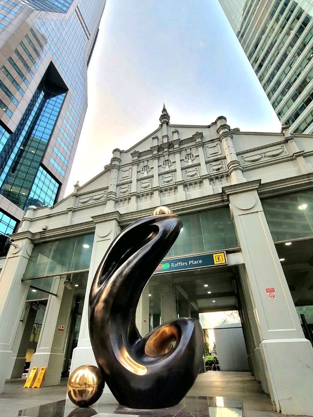 Art lovers, Go explore Raffles Place
