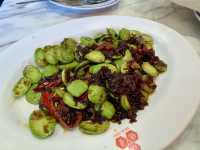 Wrapped in Flavor: Teck Sing’s Herbal Chicken Hits the Spot