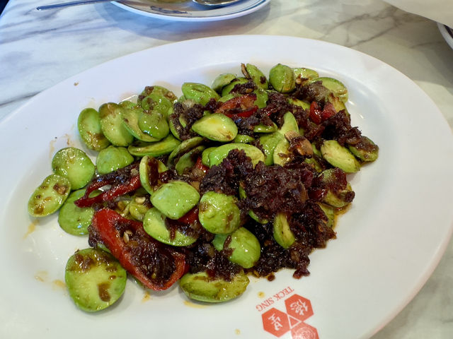 Wrapped in Flavor: Teck Sing’s Herbal Chicken Hits the Spot