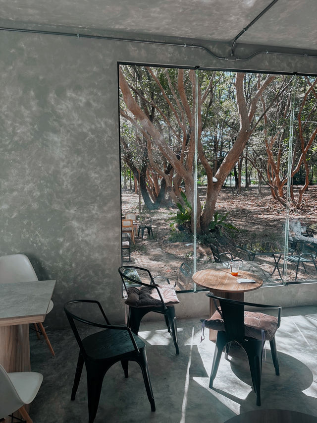 Shade Cafe – ความสงบในสไตล์โมเดิร์นลอฟท์กลางม.อุบล