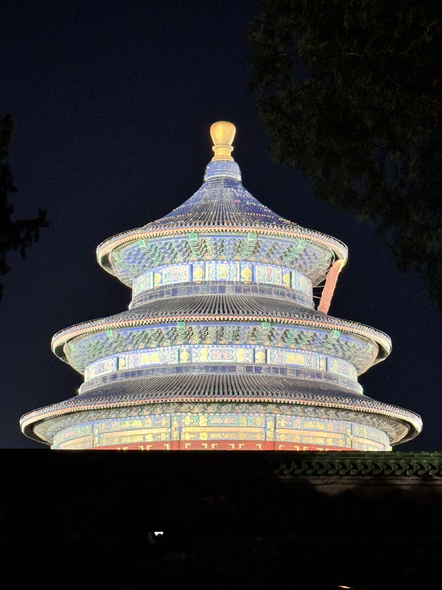 Night stroll at the park of Temple of Heaven