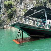 ที่พักเขื่อนเชี่ยวหลาน เล่นน้ำจอยๆ ที่แพภูผาวารี