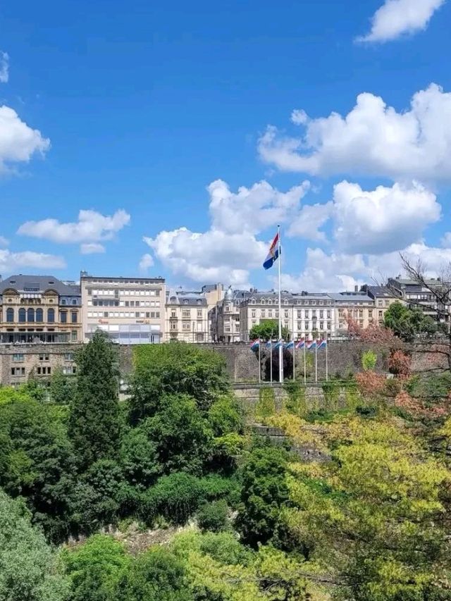🇱🇺✨ Luxembourg Surprise: Big Adventures, Low Prices! 🎒💶