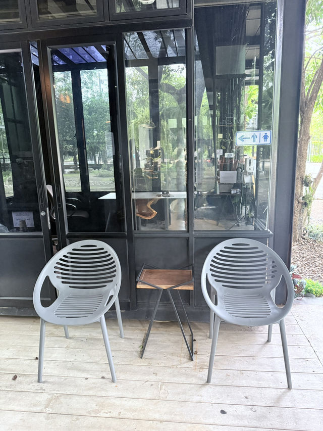 📍VP Coffee คาเฟ่ลับในสวนสาธารณะกลางเมือง