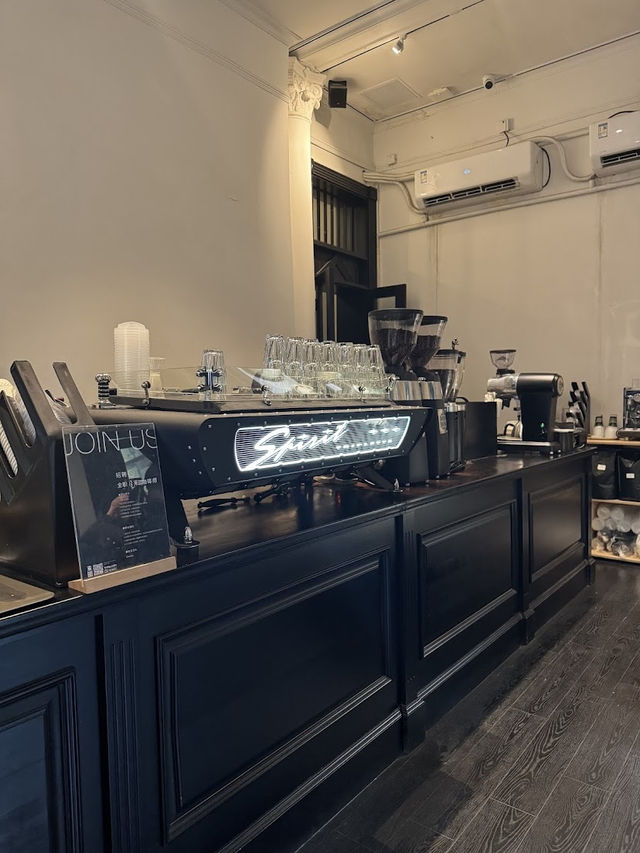 Timeout Cafe, A Cozy Retreat on Shamian Island