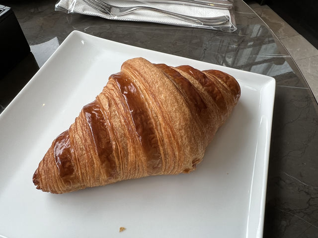 ☕️ A Quiet Touch of Class – Coffee & Pastries at Tuxedo Espresso Bar