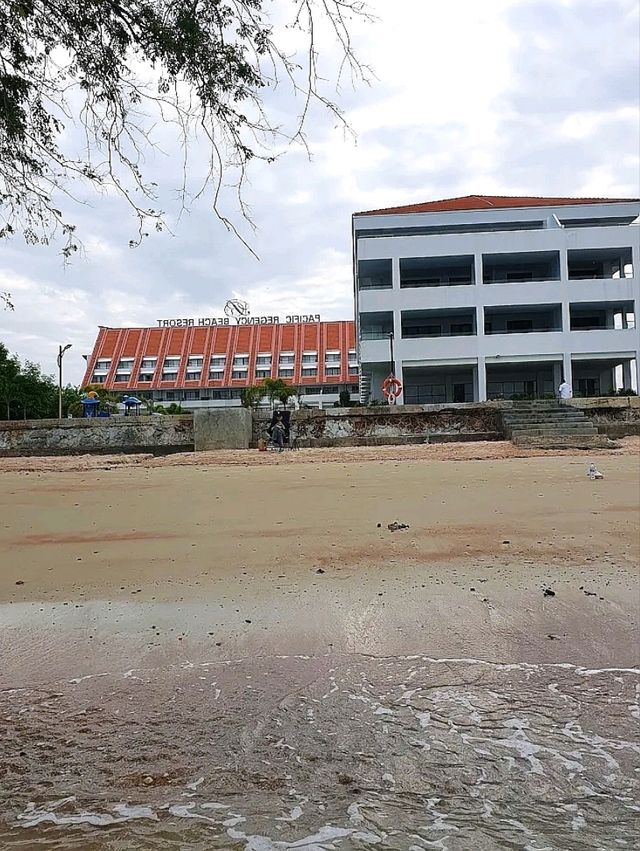 “Pacific Regency Port Dickson: Spacious Beachside Escape with a Splash of Charm”