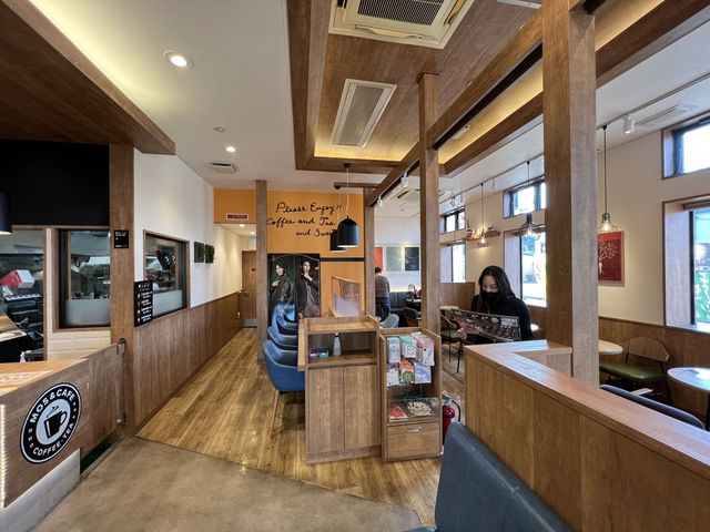 🍤 Shrimp Surprise & Cozy Vibes – MOS Burger Aomori Yanakawa Review