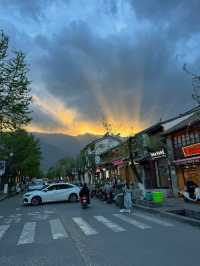 "Meet Yourself in Dali: Where Mountains Reflect in the Heart of Erhai"
