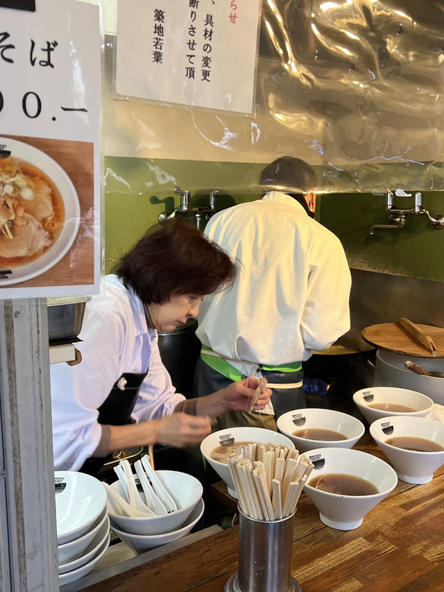 🍢 A Tasty Stroll Through Tsukiji Outer Market – Tamagoyaki, Ramen, Seafood & Soft Serve 🍦