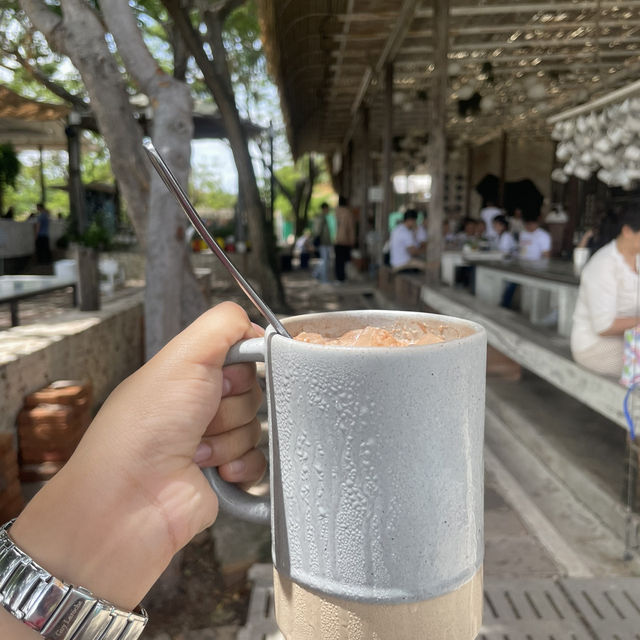 ร้านอาฟเตอร์นูน บางปู คาเฟ่ริมทะเลบรรยากาศดี