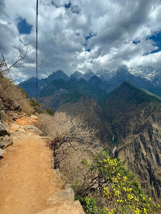 Into the Gorge: A 2-Day Trek through Tiger Leaping Gorge🇨🇳