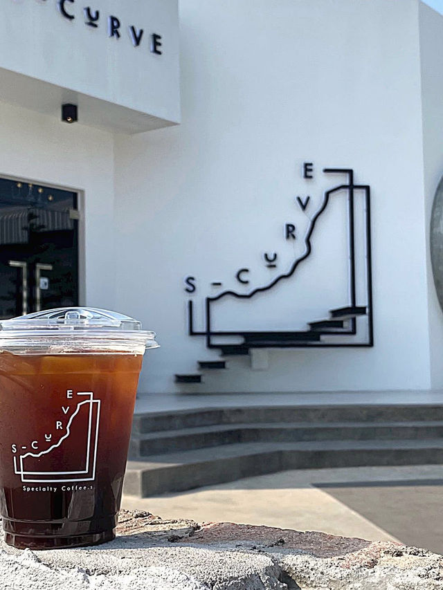 濃厚で香り豊かなスペシャルティコーヒーと焼きたてのベーカリー、フォトジェニックな空間があるコラートの癒しスポット…S‑C