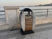 【Baku Promenade 夕暮れ／バクー海岸散歩｜カスピ海と炎の塔が織りなす“黄金の散策劇場”】