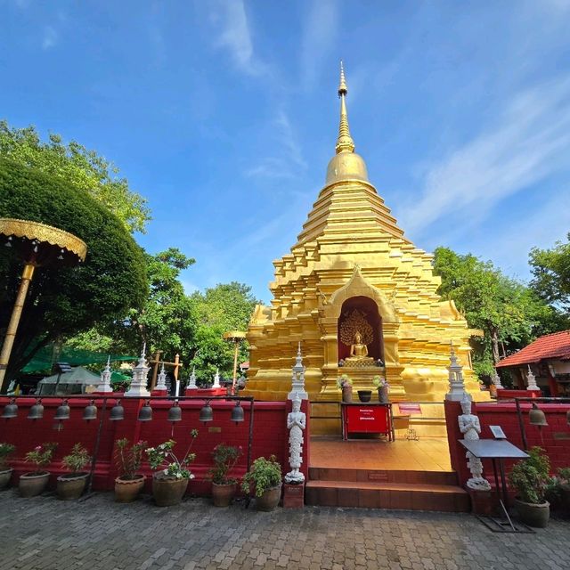วัดพันอ้น ย่านถนนคนเดินเชียงใหม่ วันอาทิตย์