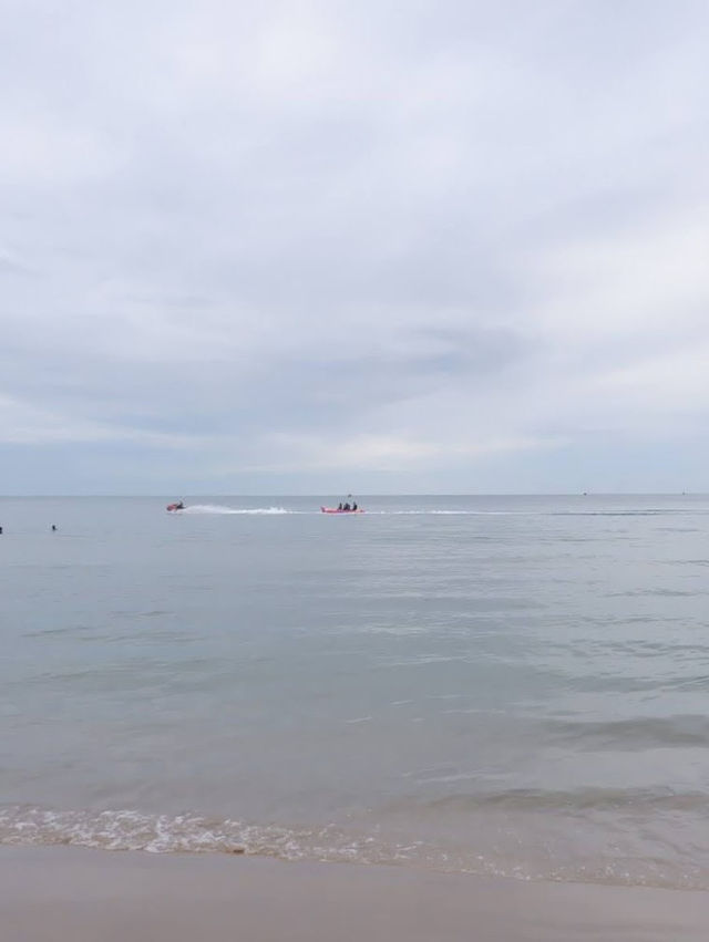 นั่งชมวิวทะเลริมหาดหัวหิน 🏖️