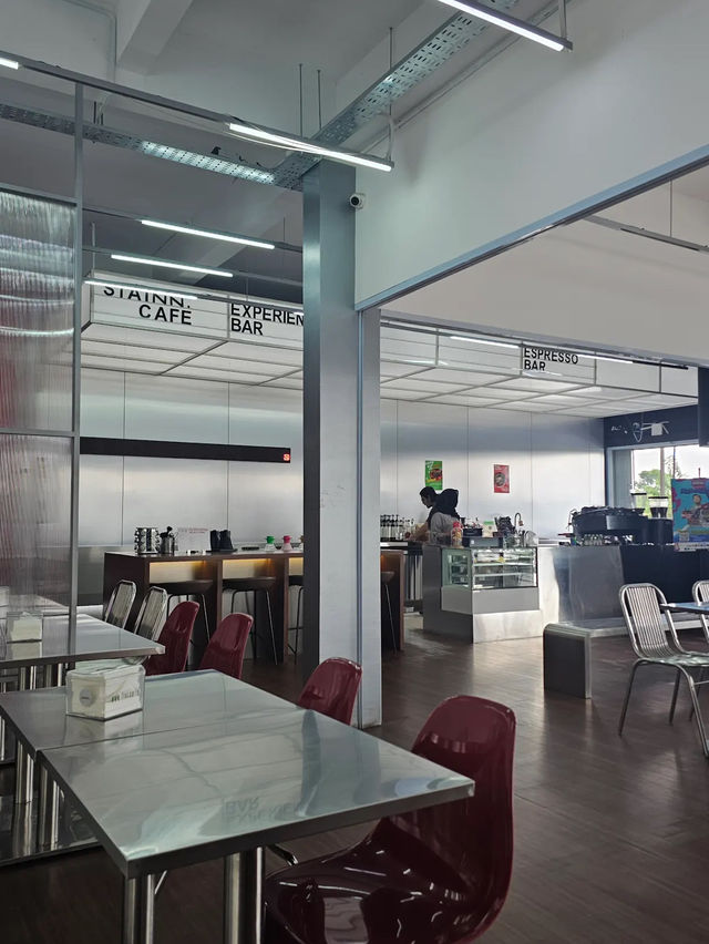 Caffeine Dreams: Discover Stainn Cafe’s Cozy Corner in Batam