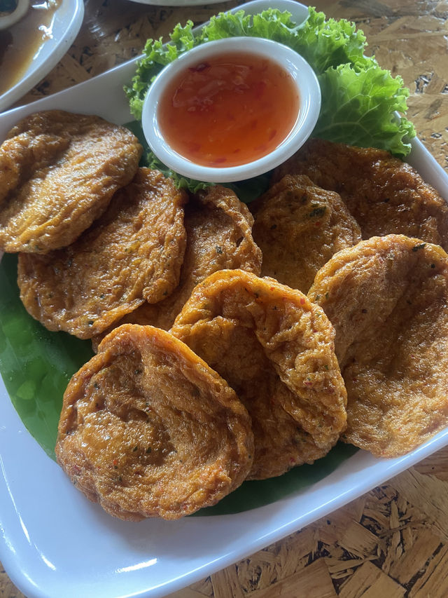 ร้านอาหารท้องถิ่น ริมทะเล ราคาไม่แพง หาดวังแก้ว