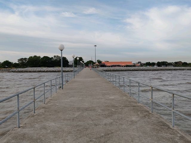 Tanjung Sepat Lover's Bridge: A Romantic Seaside Escape