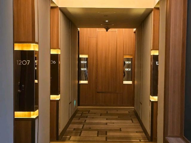 Sleep in a Sky Garden – My Eco-Luxury Stay at PARKROYAL COLLECTION Pickering