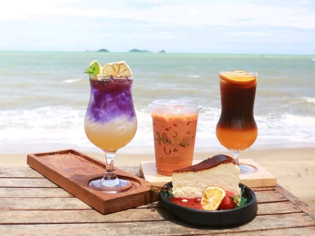 Holiday Specialty Coffee and Beach Bar 