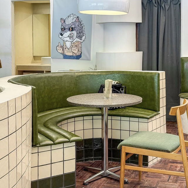 Fade Away Café บางแสน — คาเฟ่ 4 ชั้นสุดครีเอท วิวที่