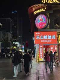 ย่านช้อปปิ้งกลางเมืองเฉิงตู ตึกแพนด้า IFS ! 